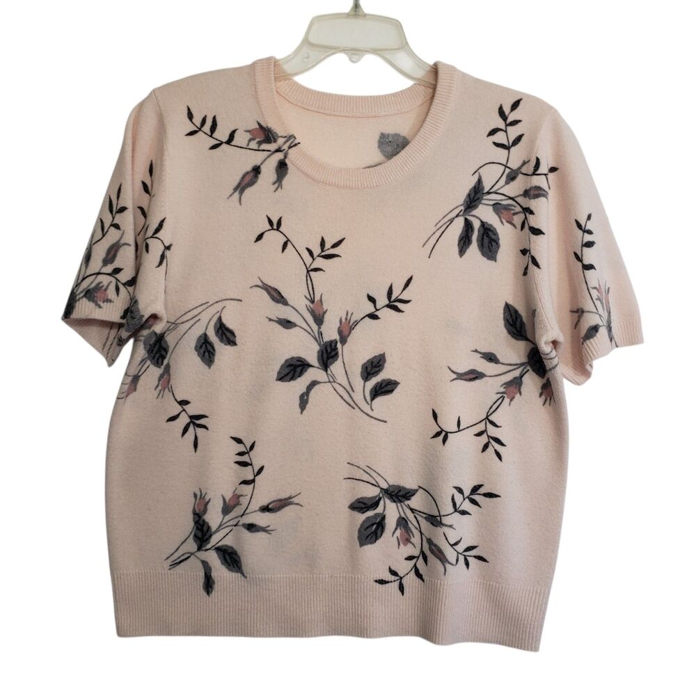 Beautiful Women's Short Sleeve Pink, Floral Crewneck Sweater, Est. Small/Medium